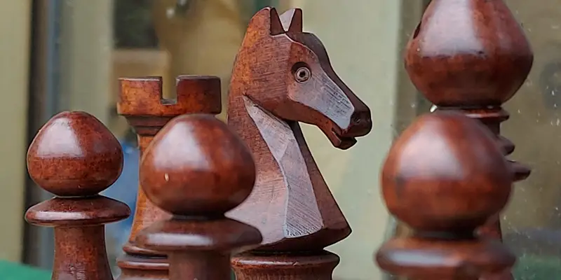 قطع الشطرنج الفاخرة المصنوعة يدويا من خشب البقس