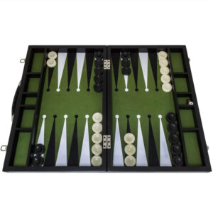 Schwarzes Backgammonbrett, grüne Spielfläche